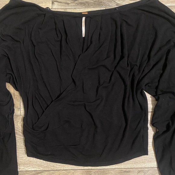 Free People Size Medium Last Time Keyhole Black Top Boho Oversized Sleeves - Picture 5 of 10